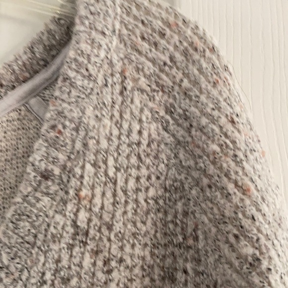 SPLENDID HIGH LOW V-NECK SWEATER SIZE L - Picture 2 of 7